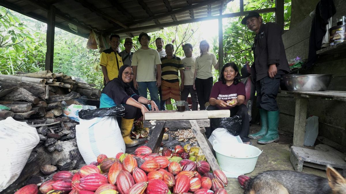 Farming communities and processing facilities of Adore